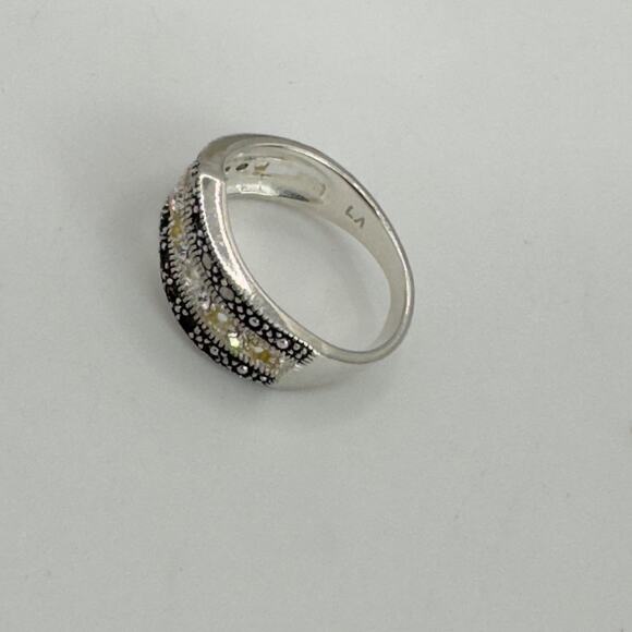 Silver and Quartz ''V'' Band Size 6. Good condition. Stamped LA - Picture 2 of 6